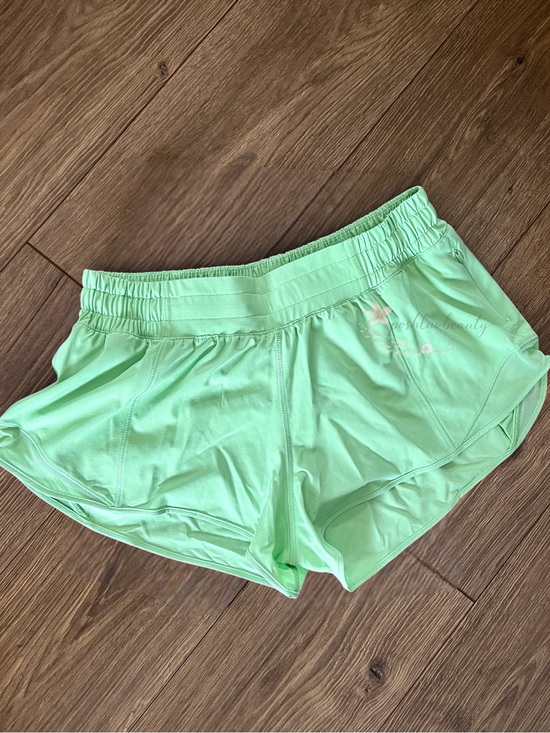 lululemon athletica Pants - Lululemon Hotty Hot Low-Rise Short 2.5” NWT Size 6